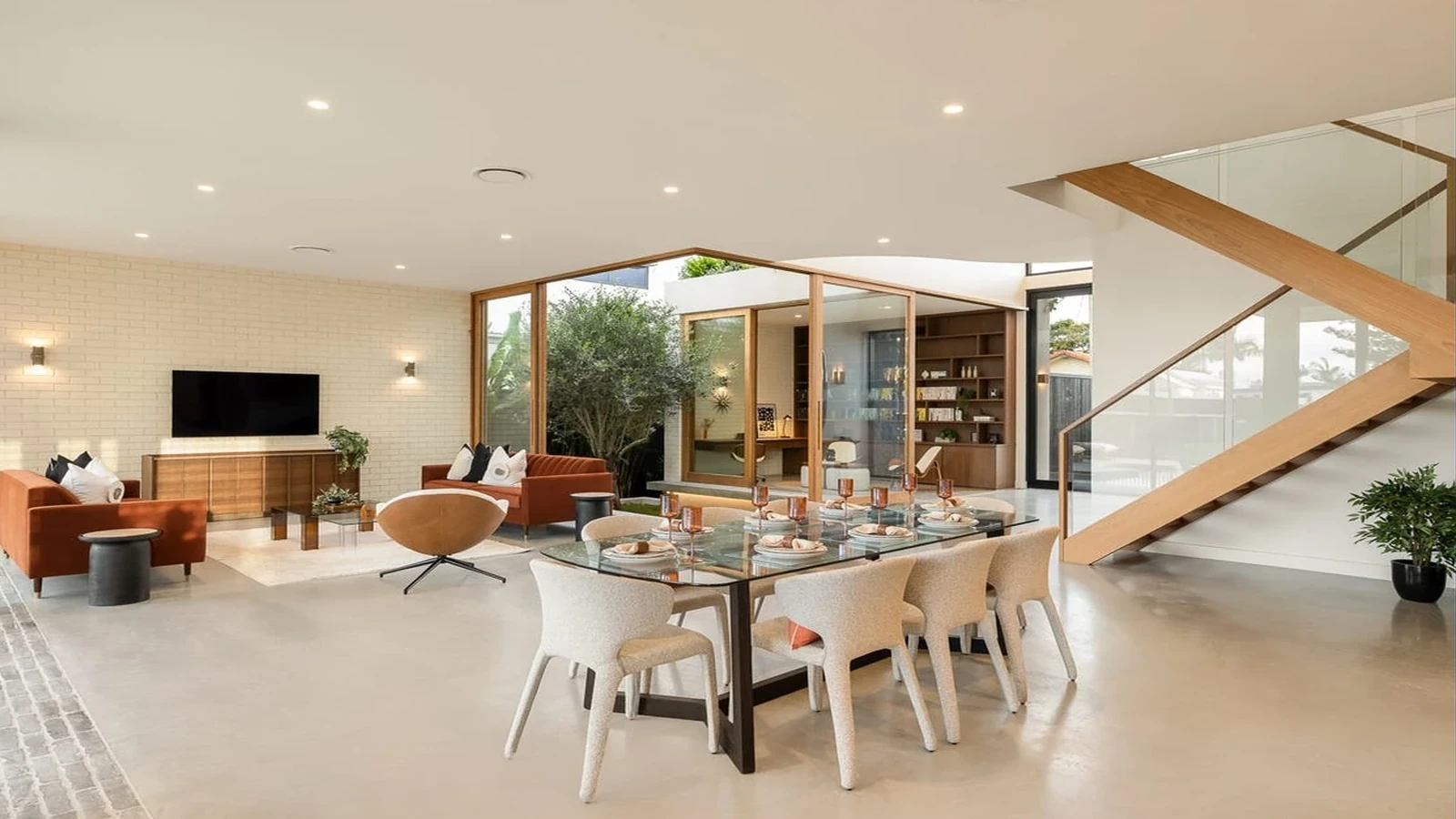 full service buyers agent gold coast property search 2 Full service buyers agent helping clients search for property on the Gold Coast