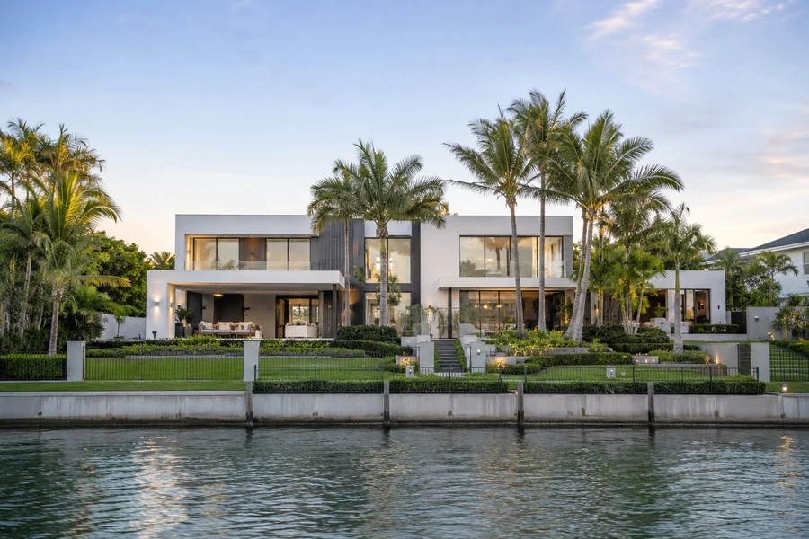 gold coast buyers agent waterfront homes Gold Coast waterfront home for buyers seeking premium lifestyle property.