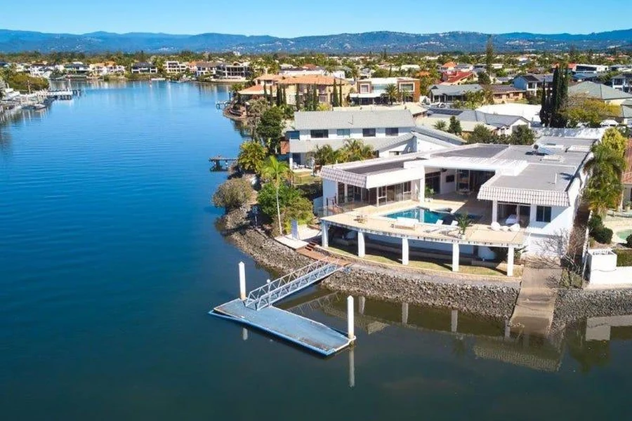 bundall buyers agent waterfront homes correct Bundall Buyers Agent waterfront home with canal frontage on the Gold Coast