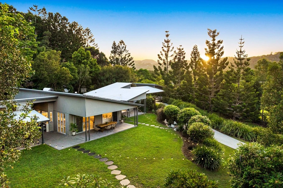 currumbin valley buyers agent lifestyle estate Currumbin Valley Buyers Agent lifestyle estate with large home, landscaped grounds and hinterland setting