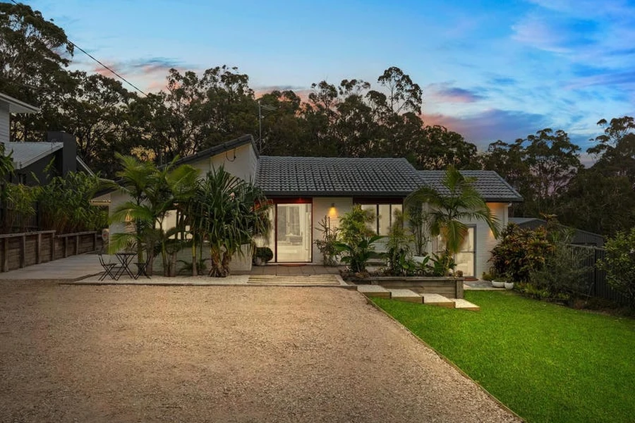 elanora buyers agent larger block home Elanora Buyers Agent larger family home on a spacious residential block on the southern Gold Coast