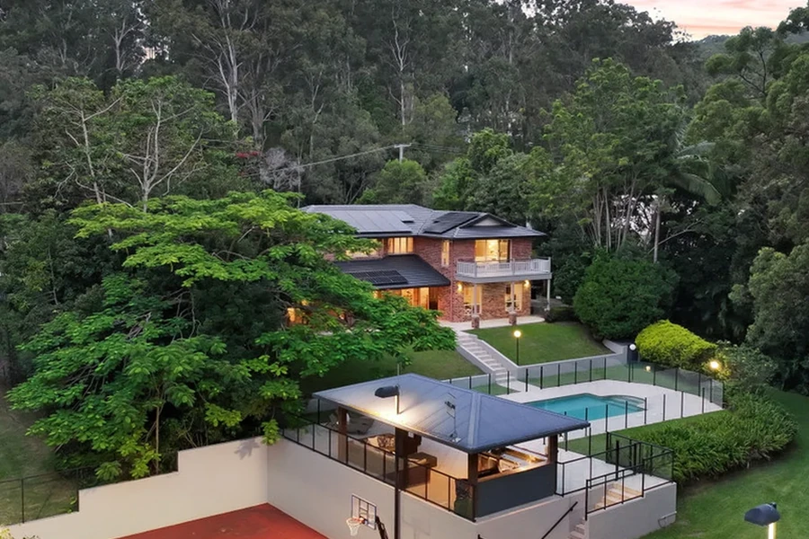 tallebudgera valley buyers agent lifestyle estate Tallebudgera Valley Buyers Agent lifestyle estate with large home, landscaped grounds and hinterland setting